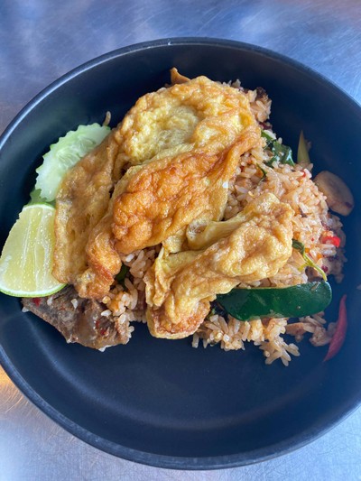 ข้าวผัดต้มยำเนื้อ