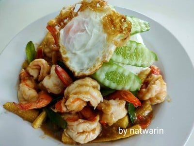 " เมนู ข้าว+กุ้งผัดพริกขี้หนู+ไข่ดาว "