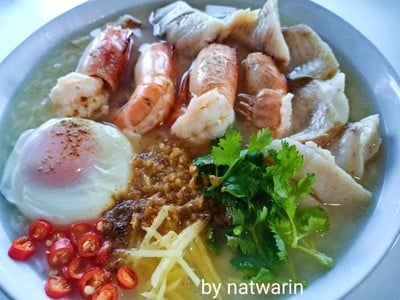 " เมนู ข้าวต้มทรงเครื่อง(กุ้ง +ปลา)ใส่ไข่ "