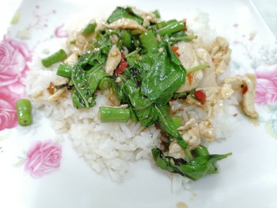 รสชาติอร่อยเลยล่ะ เพิ่งเคยกินอาหารตามสั่งที่นี่ เพราะมีโครงการ "คนละครึ่ง" ค่ะ