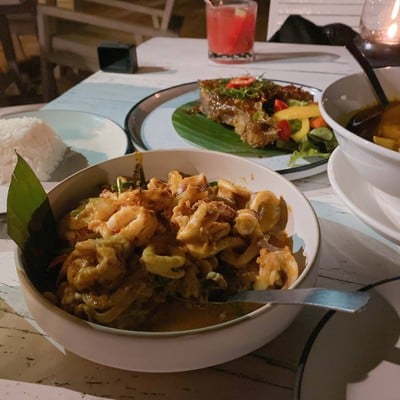 Whitening Bar & Restaurant เกาะเต่า