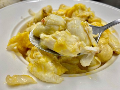 ไข่ข้นปู Soft cooked crab in omelet.