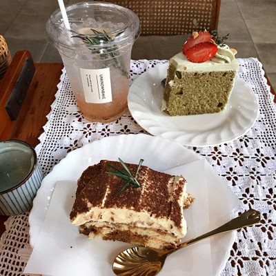 Matcha almonds stawberry