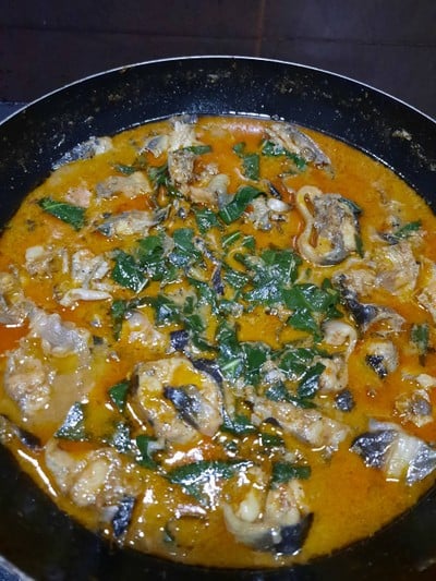 แกงปลาดุกใส่ใบยอ