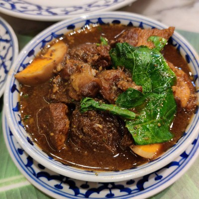 ข้าว & ขาหมู ไข่พะโล้