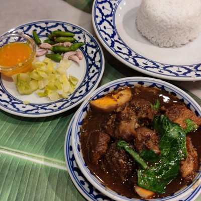 ข้าว & ขาหมู ไข่พะโล้