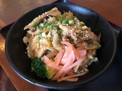 ข้าวหมูซอสญี่ปุ่น