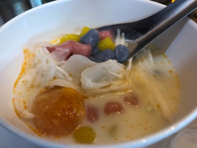 บัวลอยไข่เค็มมะพร้าวอ่อน