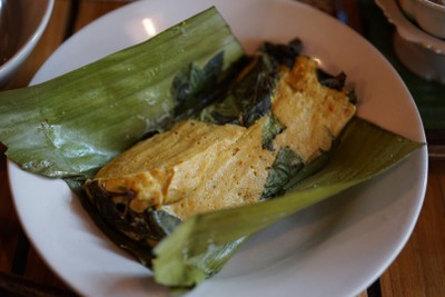 ห่อหมกปลาฝักพร้าใบหล้าเส (โหระพา)