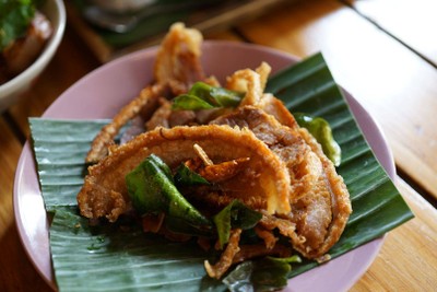 คอหมูทอดเกลือ