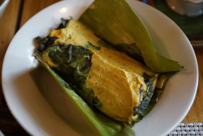 ห่อหมกปลาฝักพร้าใบหล้าเส (โหระพา)