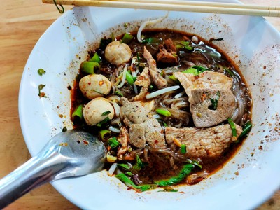 เส้นเล็กน้ำตก