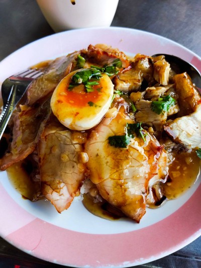 ข้าวหมูแดงหมูกรอบ (ธรรมดา)