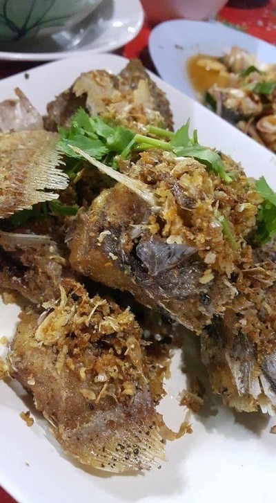 ปลาเนื้ออ่อนทอดกระเทียม