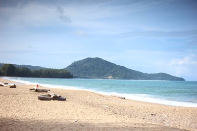 หาดสวยๆ ซึ่งในวันธรรมดาที่เราไป ไม่ไม่มีนักท่องเที่ยวเลย นอกจากเรา