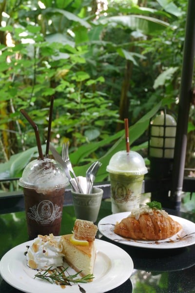 อาหาร หรือ เครื่องดื่ม