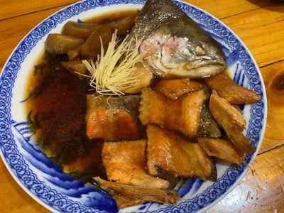 หัวปลาแซลมอนต้มซีอิ๊ว