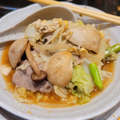 มีเห็ดฟางด้วย