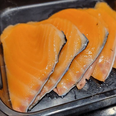 ปลาแซลมอนสดจริง