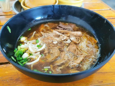 เมนูของร้าน เพิ่มผล(๒๕๐๖)เส้นบะหมี่ไข่ทำเอง – ศรีสะเกษ