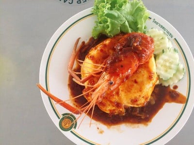 ข้าวไข่ข้นกุ้ง ราดซอสต้มยำ