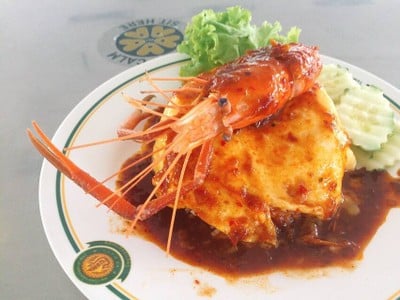 ข้าวไข่ข้นกุ้ง ราดซอสต้มยำ