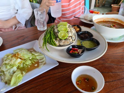 อาหาร หรือ เครื่องดื่ม