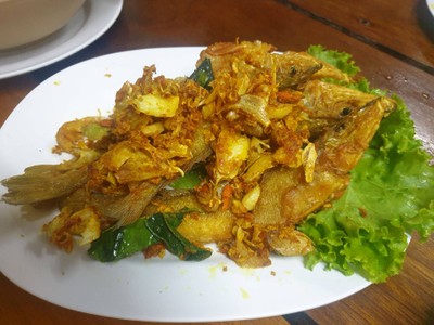 ปลาทรายทอดขมิ้น