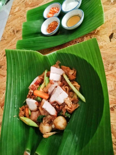 ผัดซีอิ๊วรองตอง