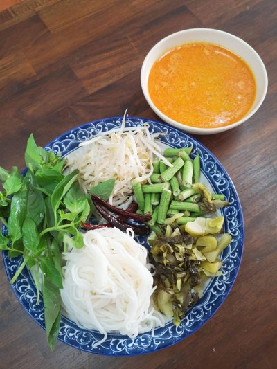 ขนมจีนน้ำยาปลาช่อน