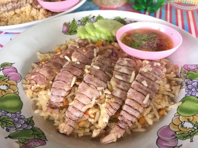 ข้าวผัดพริกเกลือไข่ปู+กั้ง