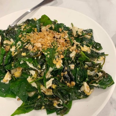 ใบเหลียงผัดไข่