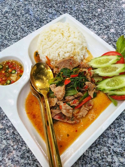 ข้าวกะเพราเนื้อ