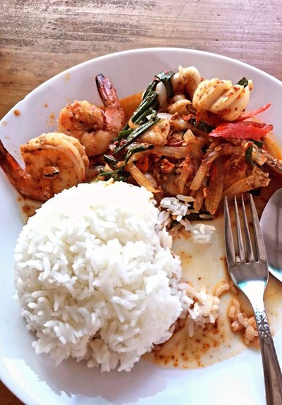 ข้าวราดผัดพริกเผาทะเล