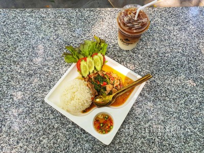 อาหาร หรือ เครื่องดื่ม