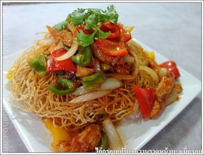 บะหมี่กรอบราดหน้าผัดเปรี้ยวหวานไก่กรอบ บะหมี่กรอบราดหน้าผัดเปรี้ยวหวานไก่กรอบ