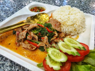 ข้าวกะเพราเนื้อ