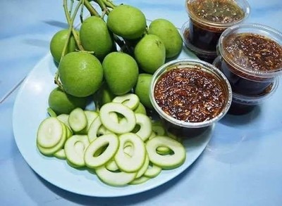 มะม่วงเบา น้ำปลาร้า หั่นแว่น