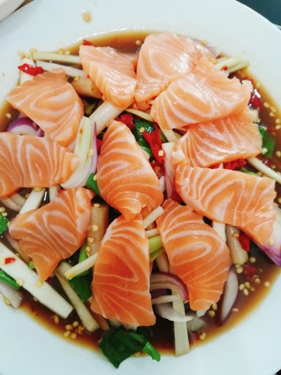 ยำแซลมอน
