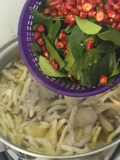 วิธีทำ ต้มยำน่องไก่ วิธีทำ ต้มยำน่องไก่