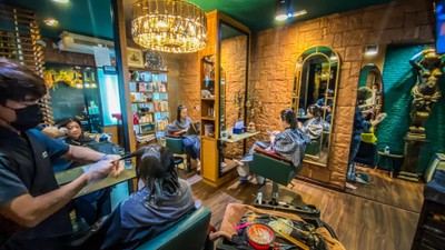 CHAMP HAIR CENTER หมู่บ้านกลางเมือง