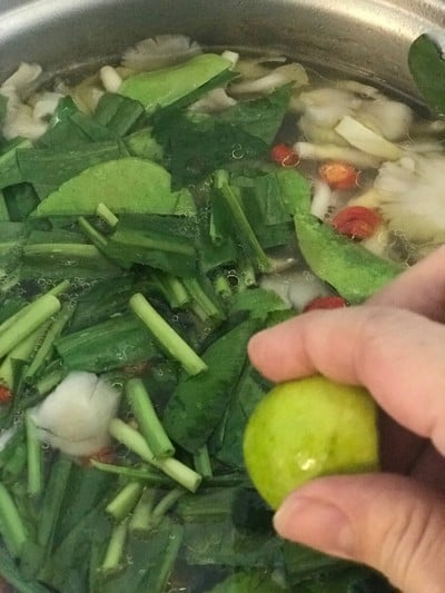 วิธีทำ ต้มยำน่องไก่ วิธีทำ ต้มยำน่องไก่