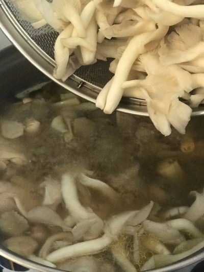 วิธีทำ ต้มยำน่องไก่ วิธีทำ ต้มยำน่องไก่
