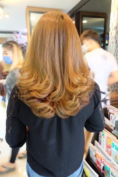 CHAMP HAIR CENTER หมู่บ้านกลางเมือง