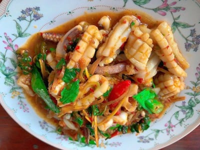 เมนูของร้าน ครัวป้าเฉลียว ชะอำ