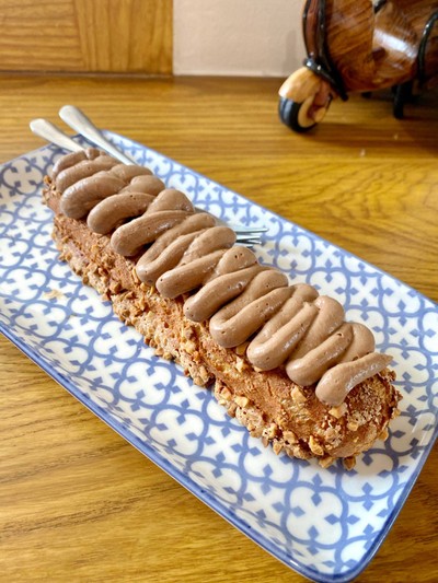 Almond Eclair