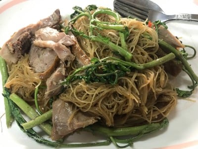 เป็ดตุ๋นเจ้าท่า 945 เป็ดพะโล้กับเส้นหมี่ผัดผักกะเฉดต้นตำหรับสาขาเดียว สาขาเดียวตลาดน้อย