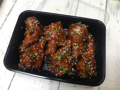 ไก่ทอดซอสเกาหลี 6 ชิ้น ฟรี! ผักดอง
