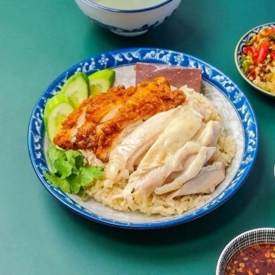 ข้าวมันไก่เจ็กเม้งไก่สองสี สาขา ตรงข้าม ร.ร. สีตบุตรบำรุง สามย่าน