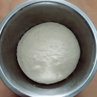 วิธีทำ สูตรแป้งพิซซ่าบางกรอบ ( ถาดใหญ่ 2 ถาด) Homemade Thin Crust Pizza Dough